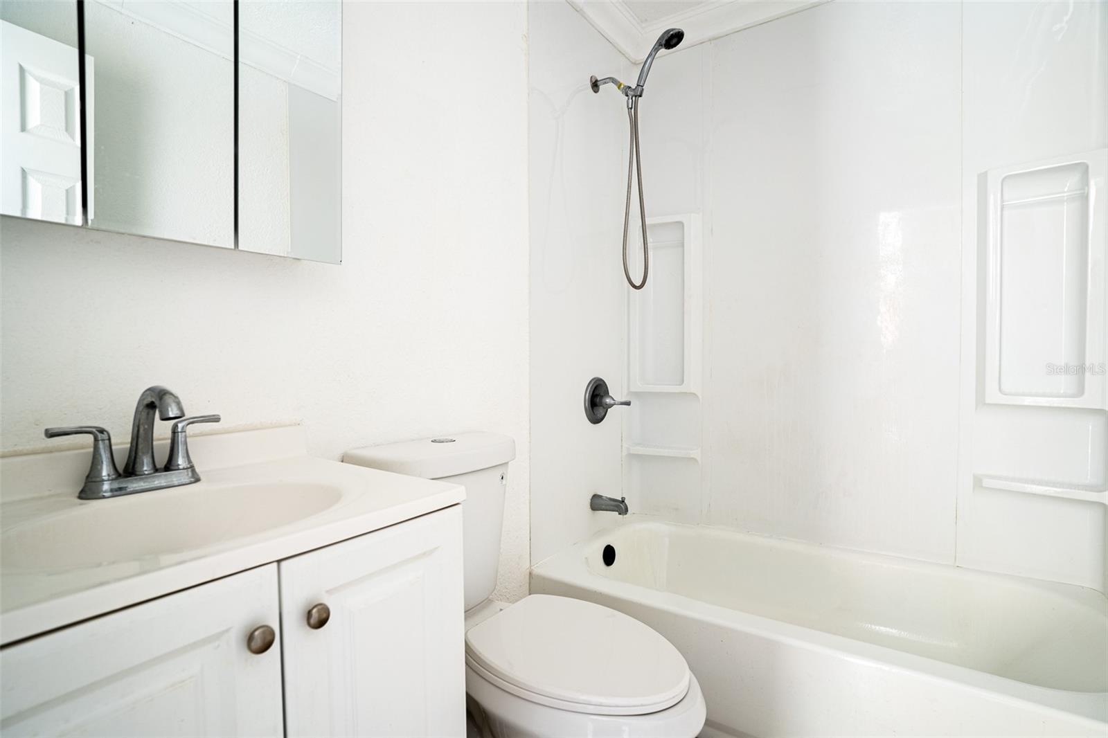 Image 5 of 12 For 140 Avenue W Nw 3