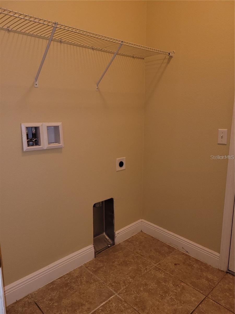 Image 11 of 22 For 4094 Berkshire Loop