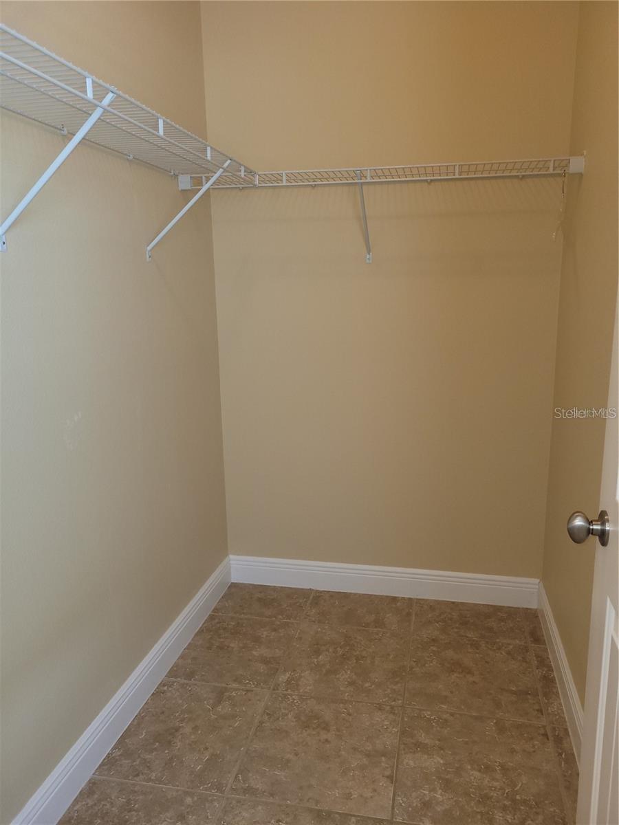 Image 15 of 22 For 4094 Berkshire Loop