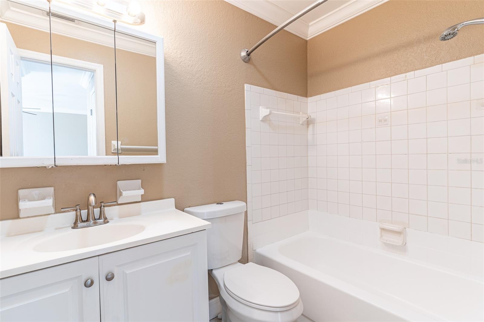 Image 7 of 11 For 102 Oak Crest Drive Nw 106