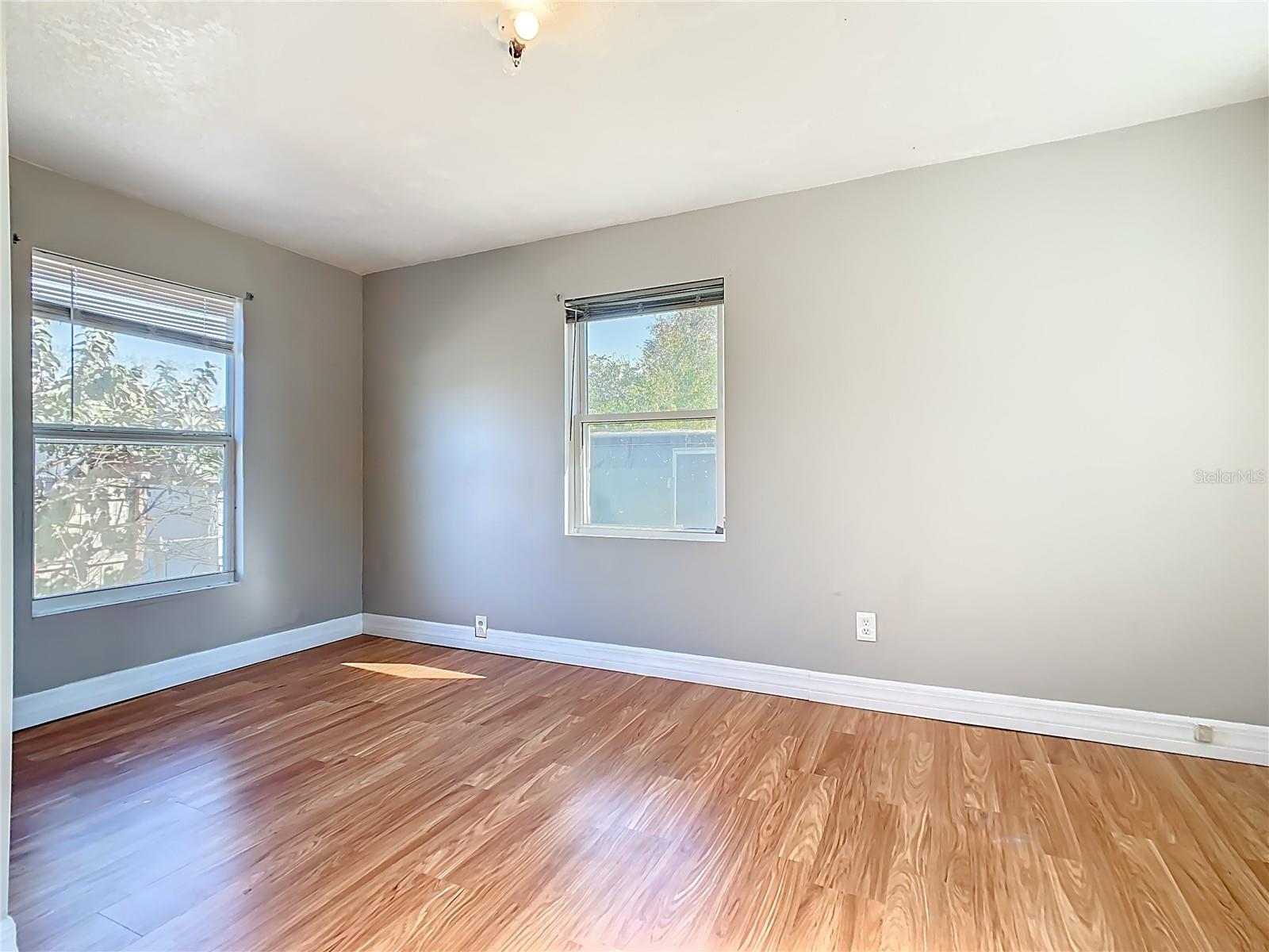 Image 17 of 43 For 1223 Sycamore Street