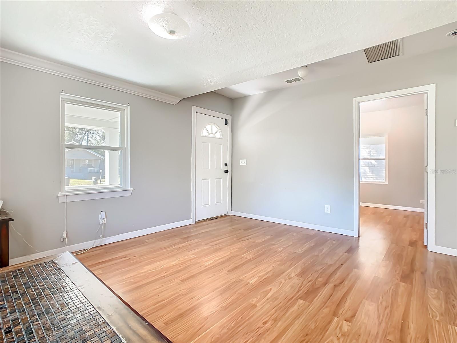 Image 9 of 43 For 1223 Sycamore Street