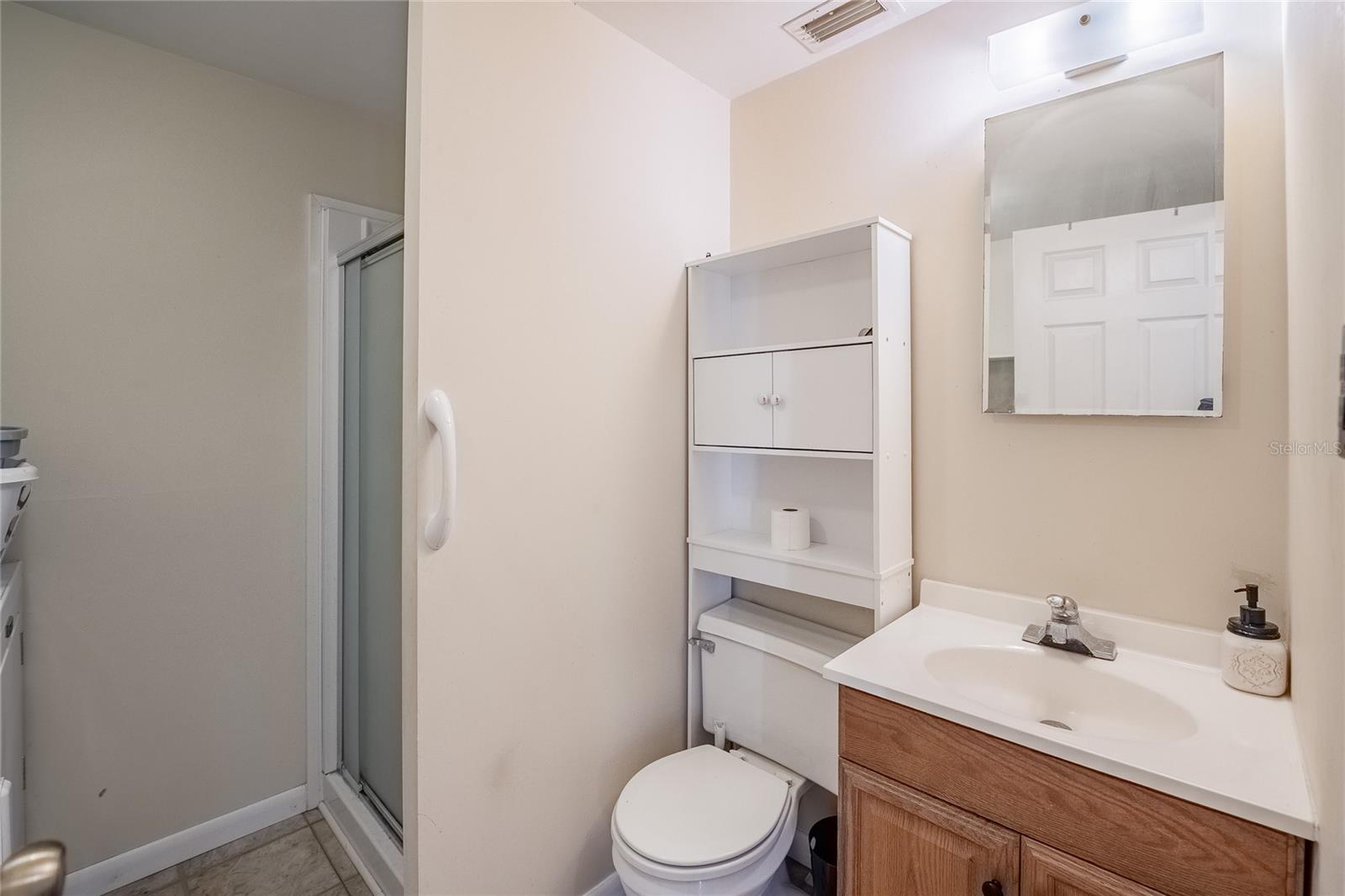 Image 18 of 38 For 729 Lake Avenue