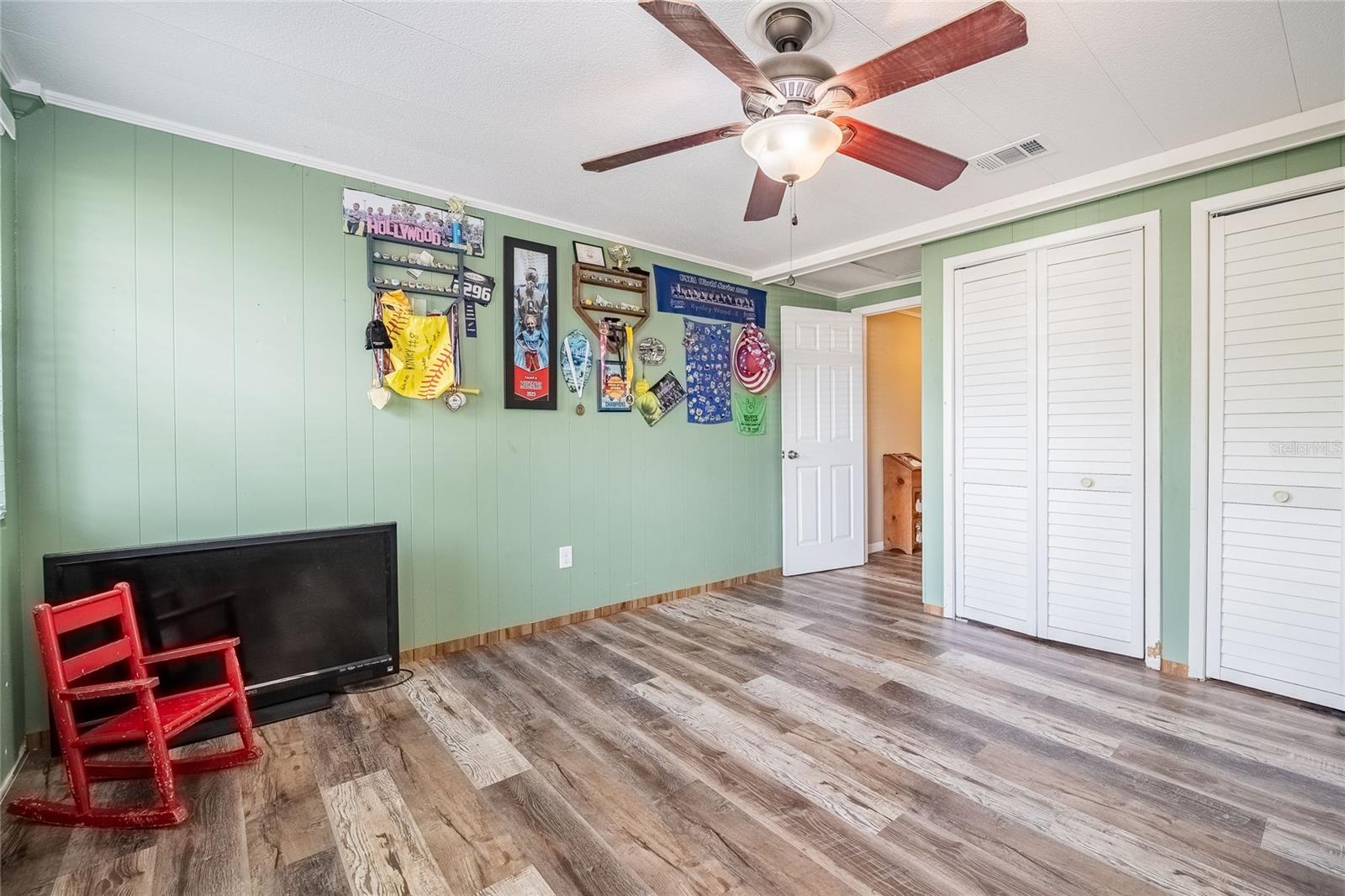 Image 21 of 38 For 729 Lake Avenue