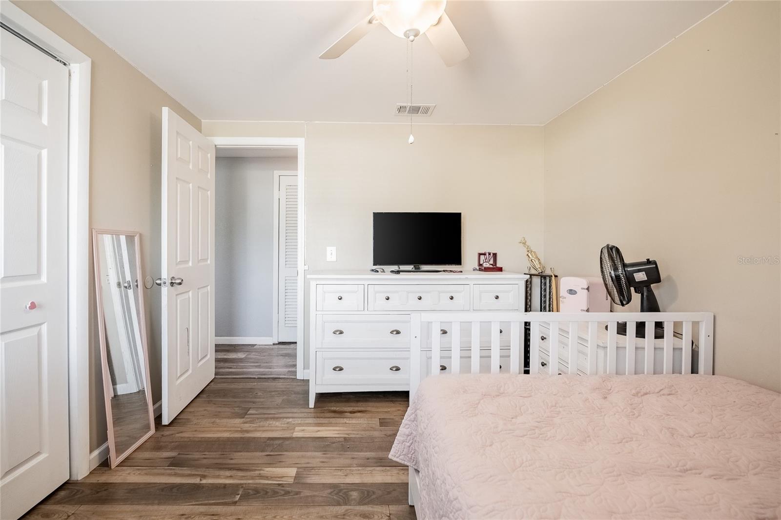 Image 24 of 38 For 729 Lake Avenue