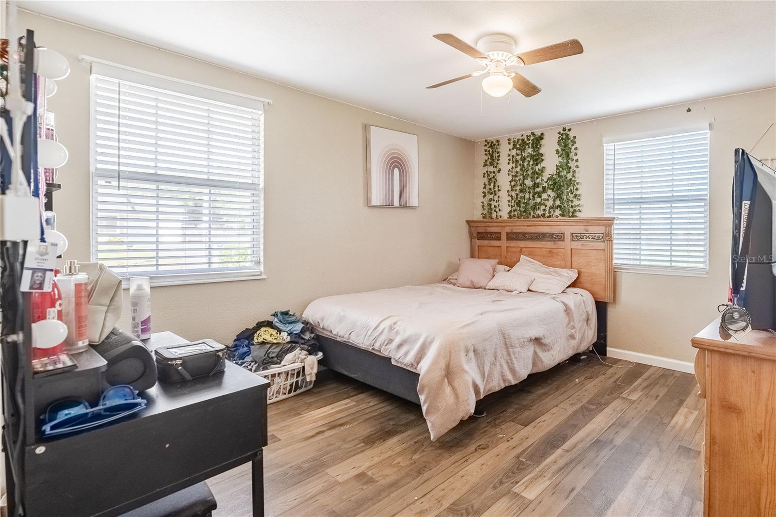 Image 25 of 38 For 729 Lake Avenue