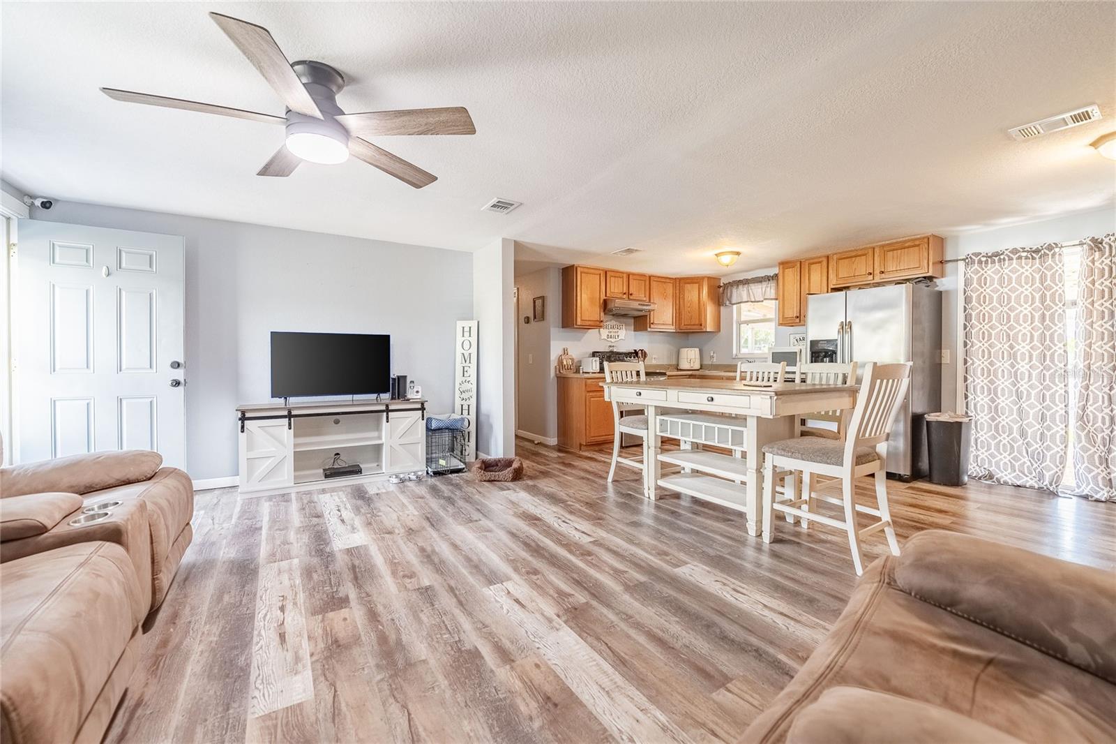 Image 5 of 38 For 729 Lake Avenue