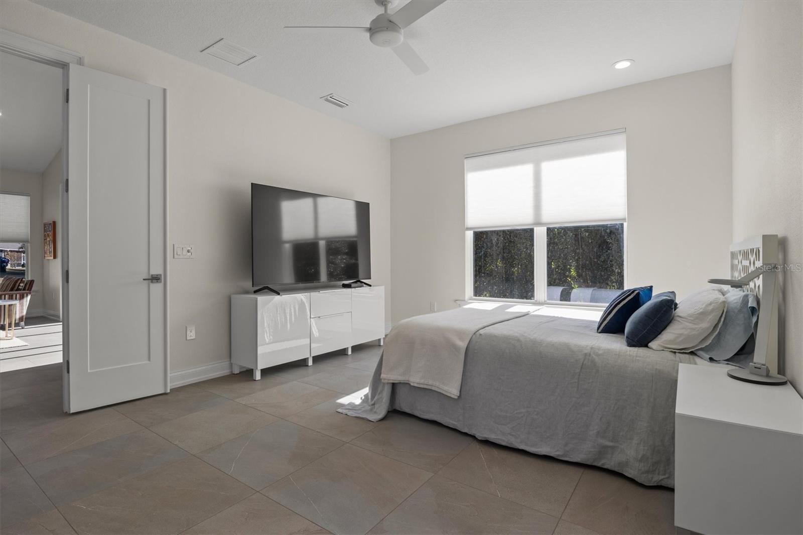 Image 4 of 67 For 7826 Lake James Boulevard