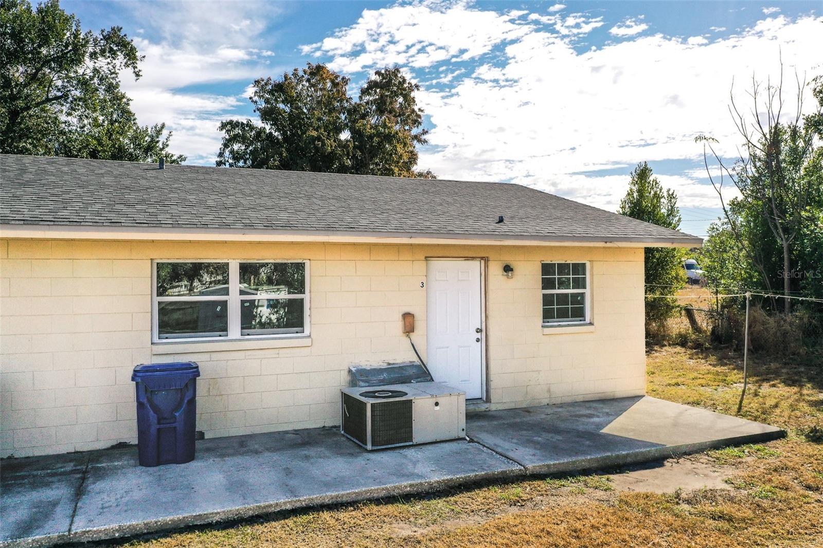 Image 8 of 13 For 140 Avenue W Nw 2