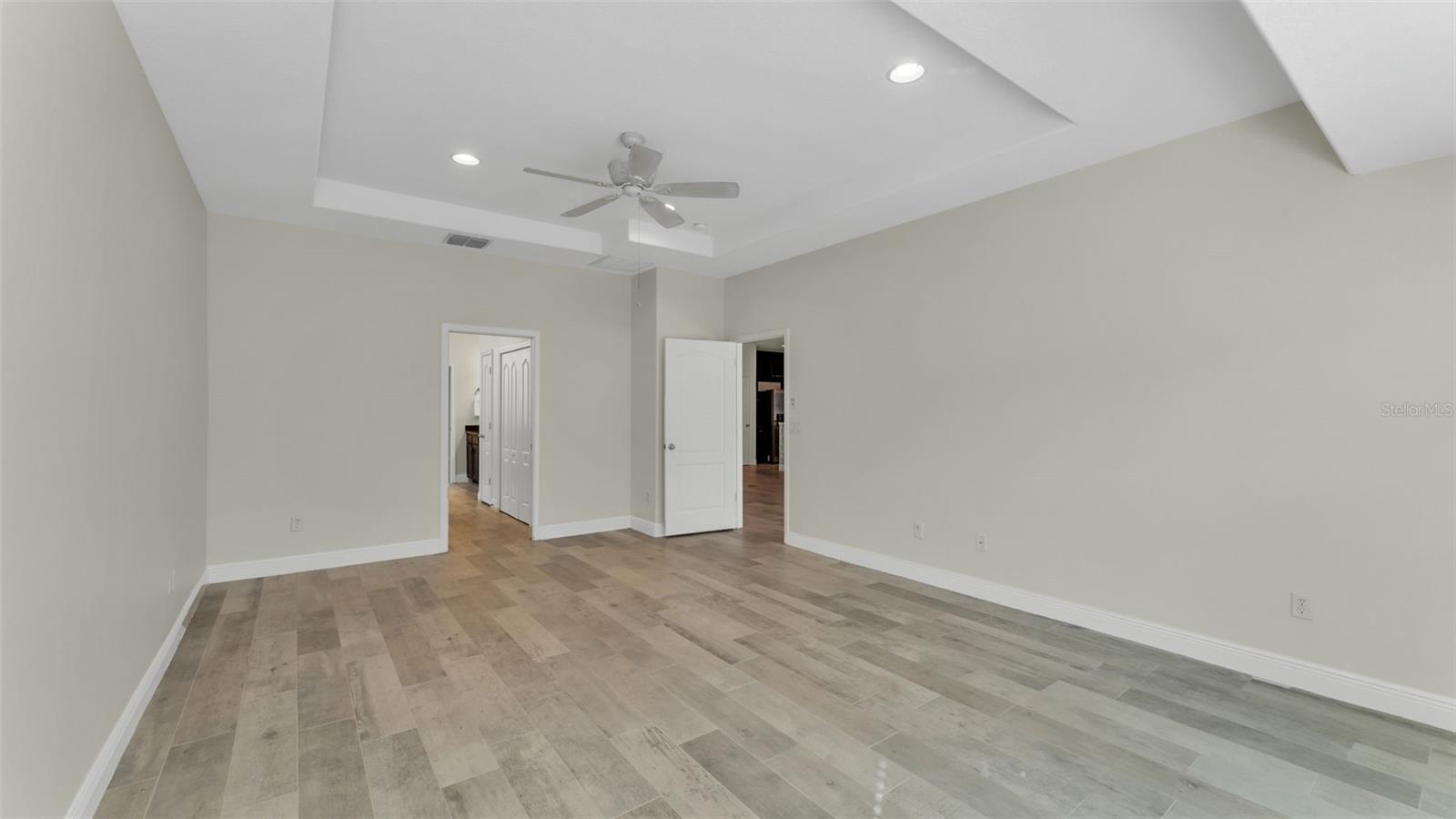 Image 15 of 66 For 3939 Sunset Lake Drive