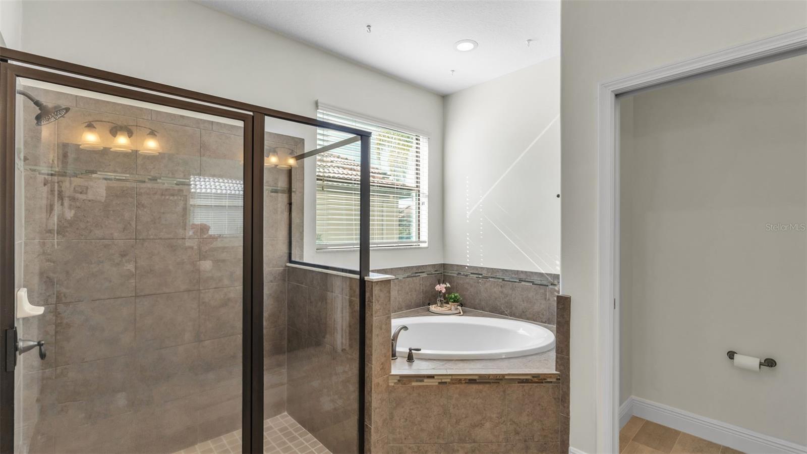 Image 18 of 66 For 3939 Sunset Lake Drive