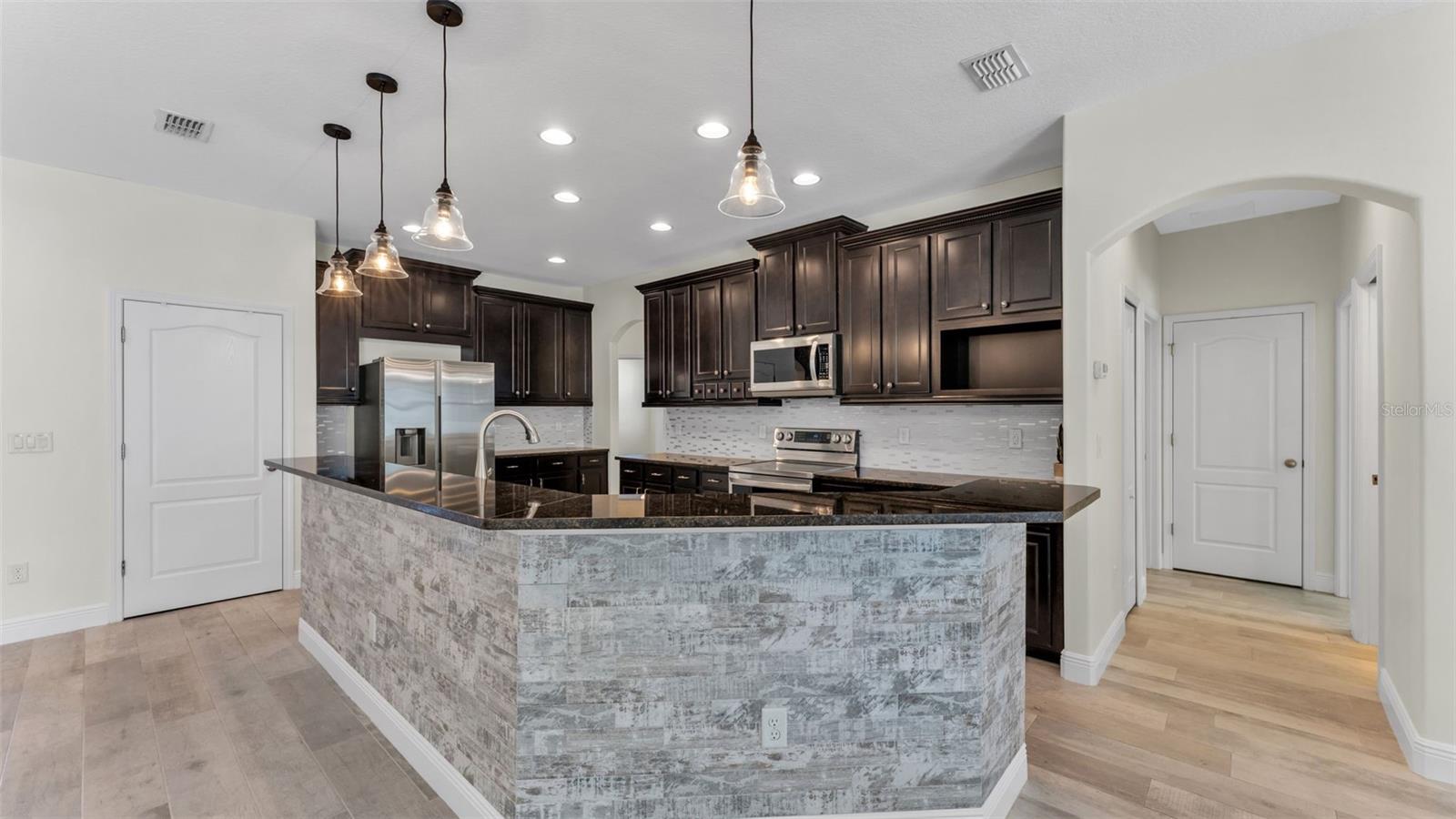 Image 19 of 66 For 3939 Sunset Lake Drive