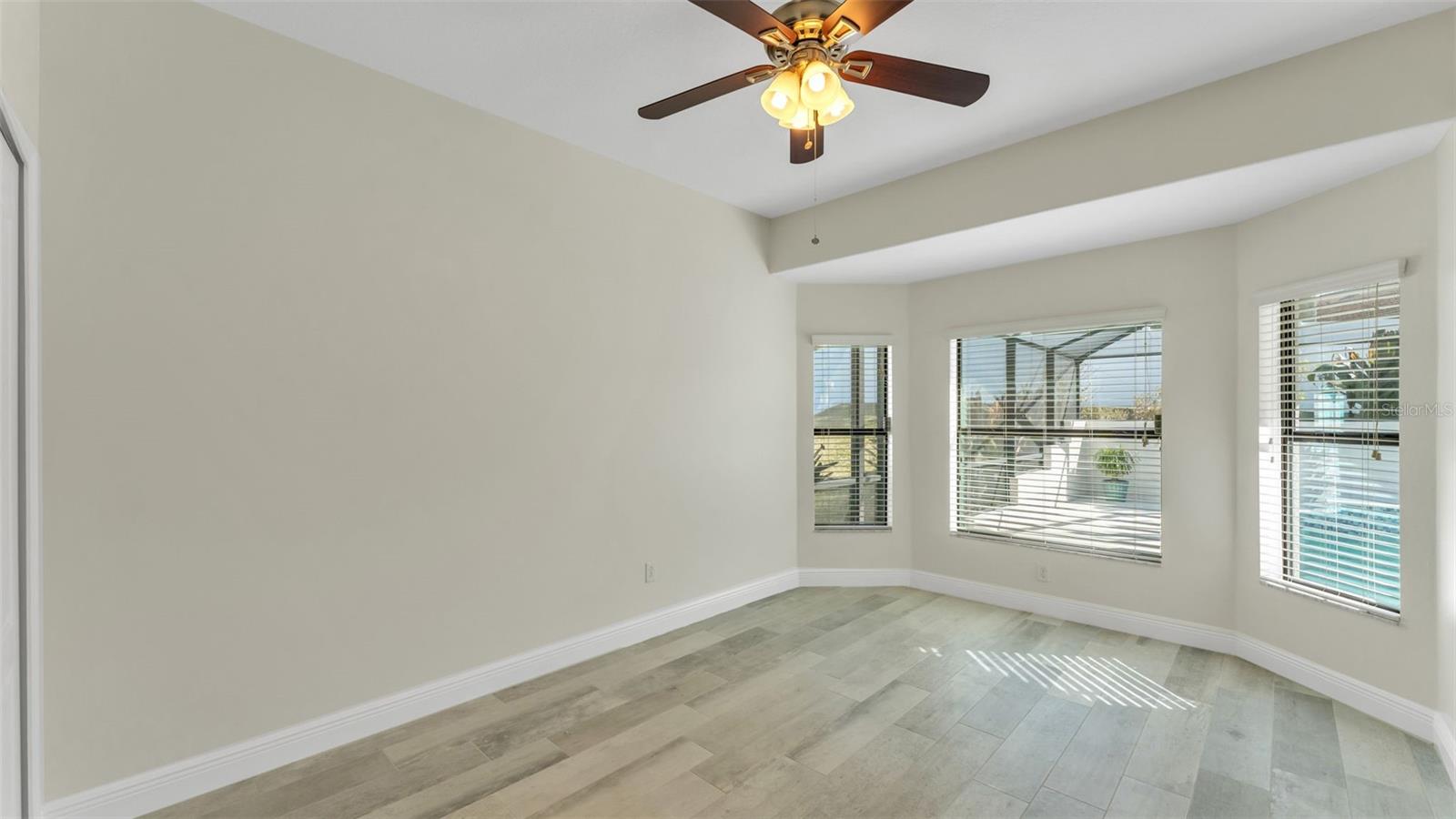 Image 20 of 66 For 3939 Sunset Lake Drive