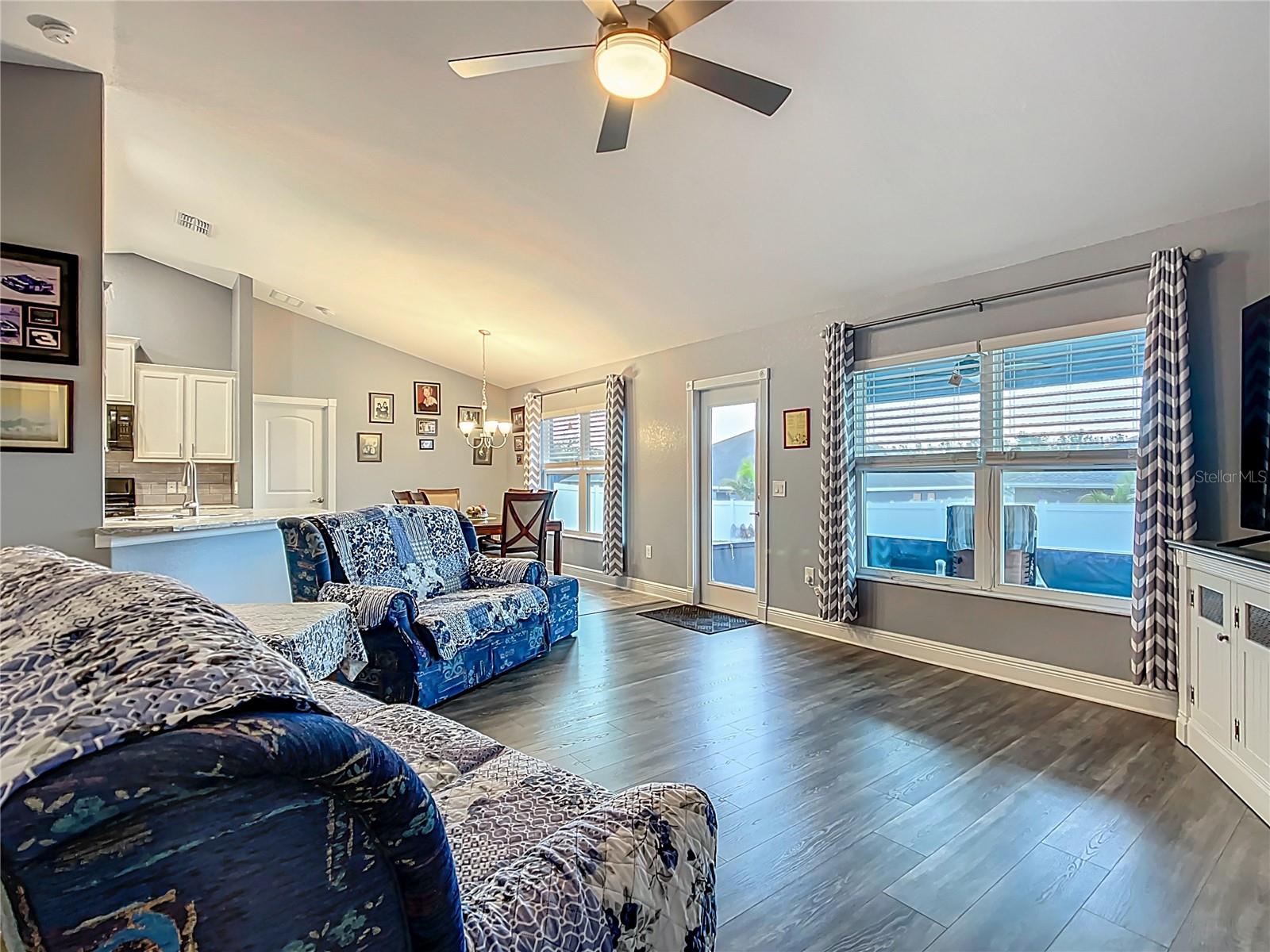 Image 6 of 49 For 1471 Eagle Crest Boulevard