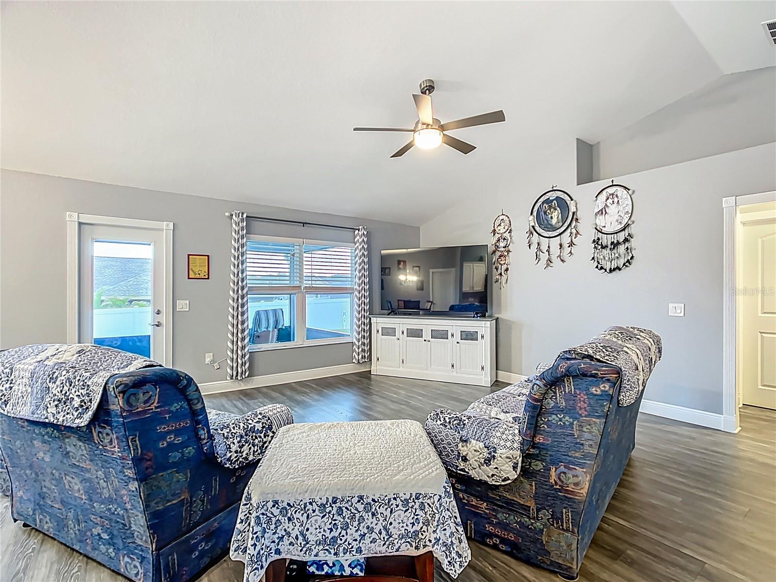 Image 9 of 49 For 1471 Eagle Crest Boulevard