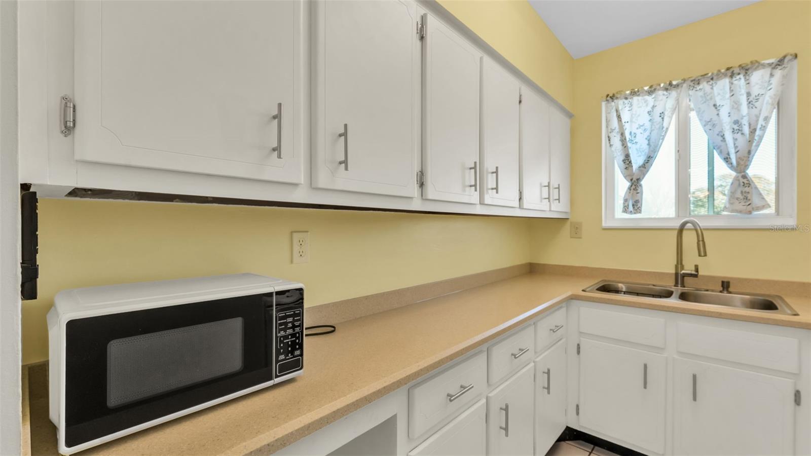 Image 14 of 26 For 1600 Lake Parker Drive C8