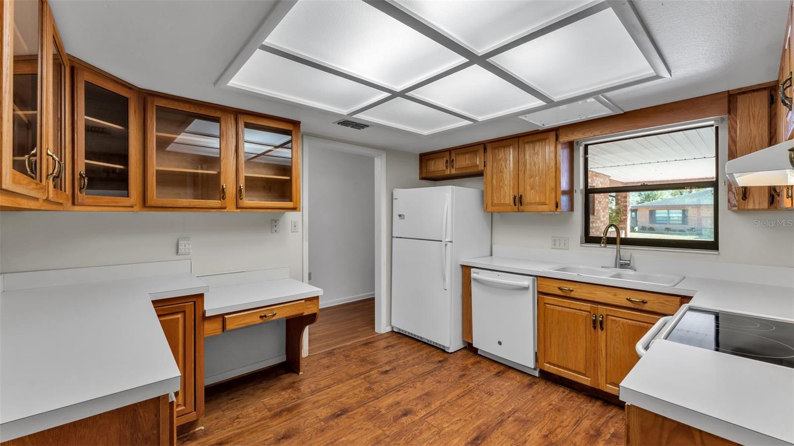 Image 10 of 38 For 487 Lake Carolyn Circle