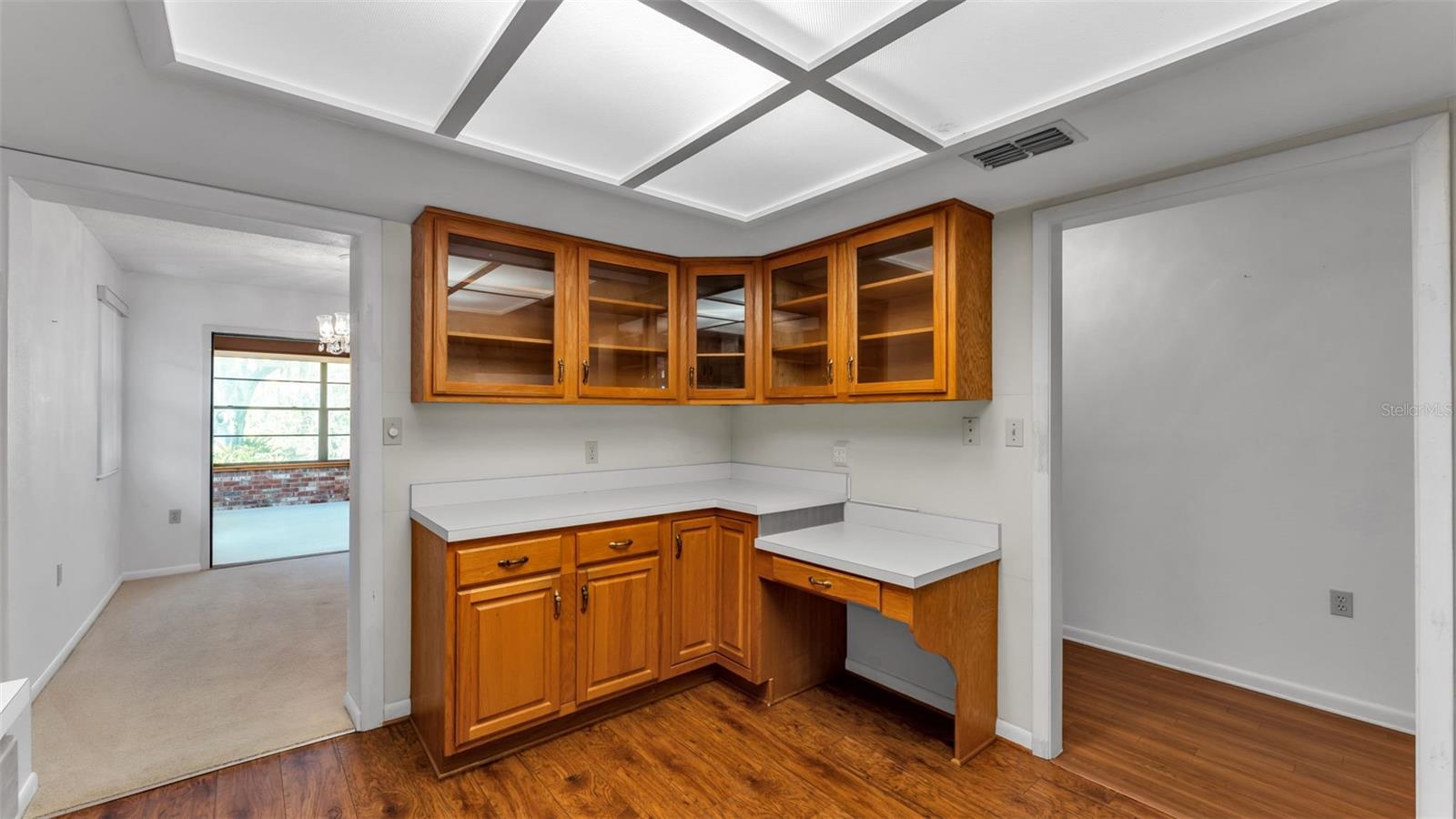 Image 12 of 38 For 487 Lake Carolyn Circle