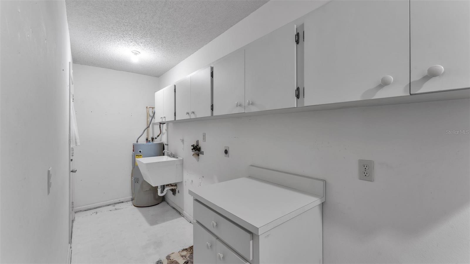 Image 13 of 38 For 487 Lake Carolyn Circle