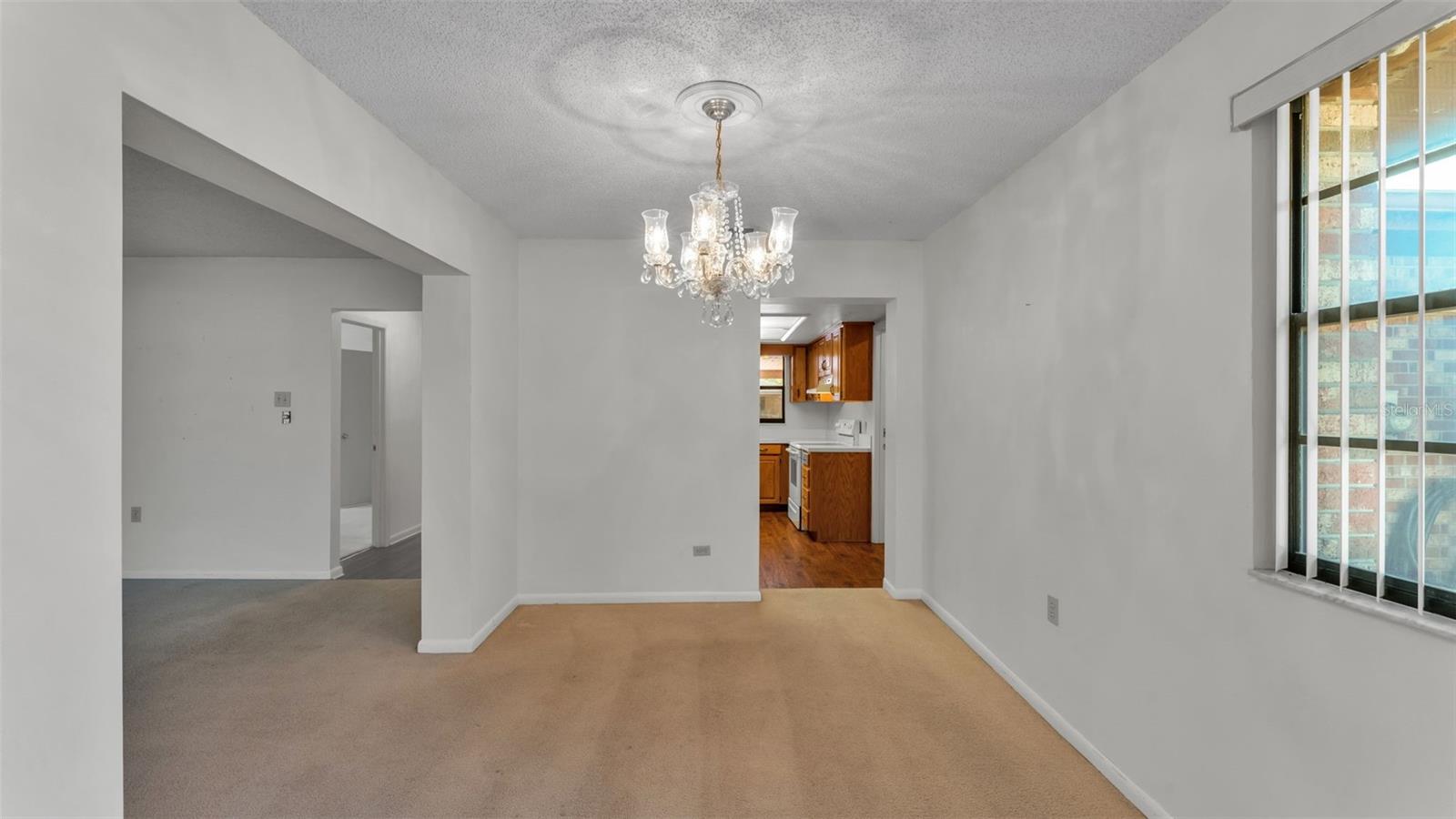 Image 14 of 38 For 487 Lake Carolyn Circle