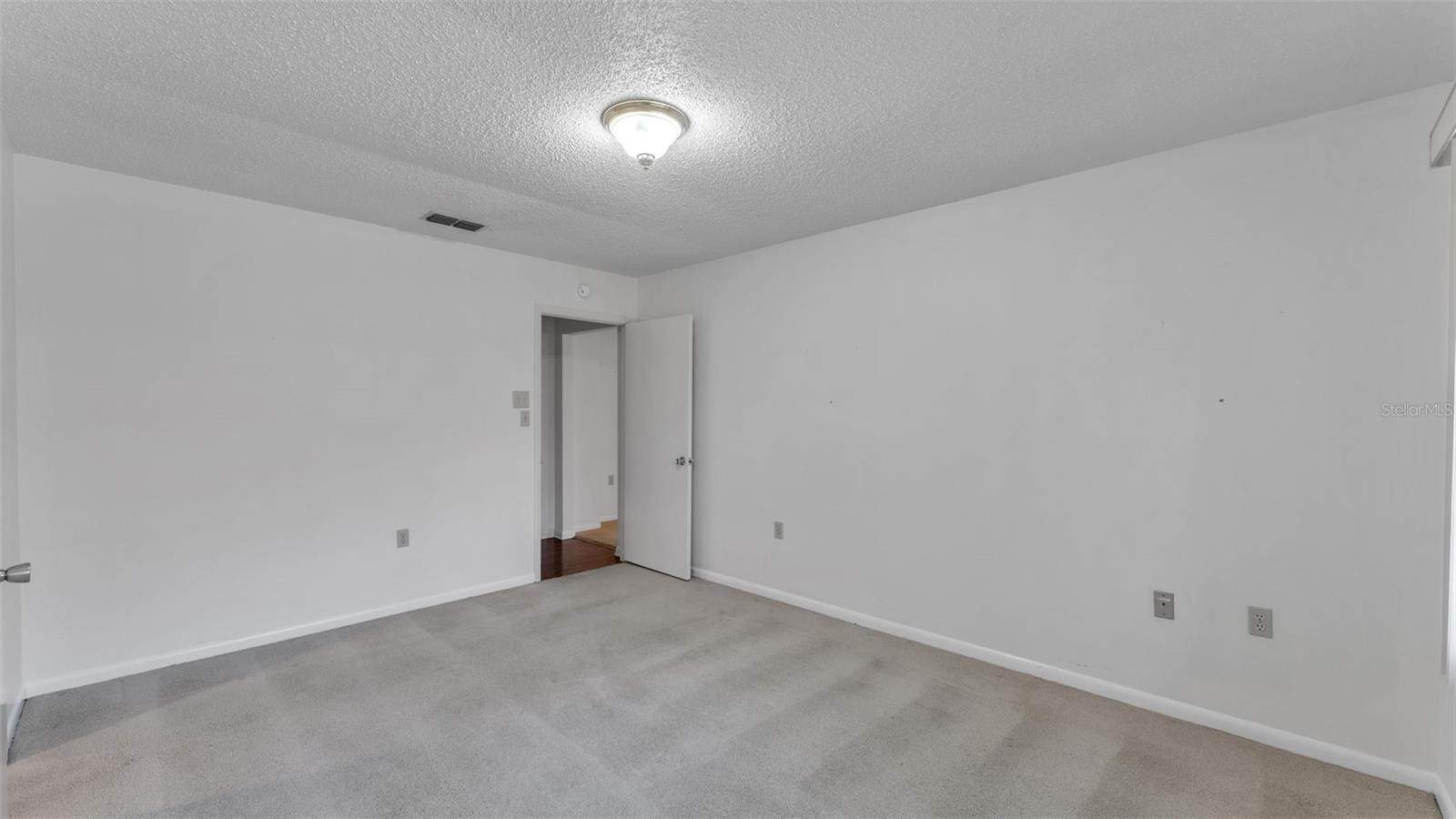 Image 16 of 38 For 487 Lake Carolyn Circle