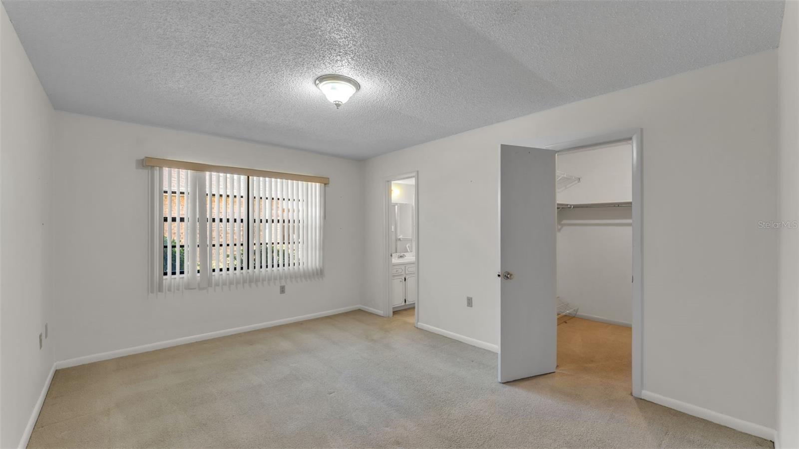 Image 17 of 38 For 487 Lake Carolyn Circle