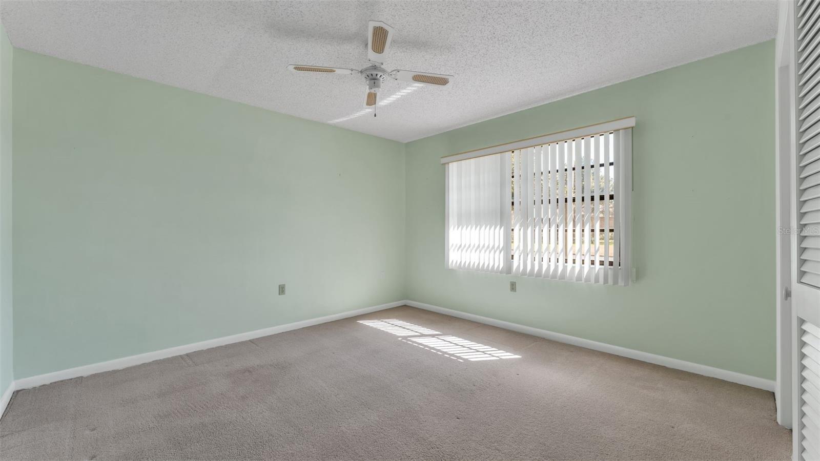 Image 21 of 38 For 487 Lake Carolyn Circle