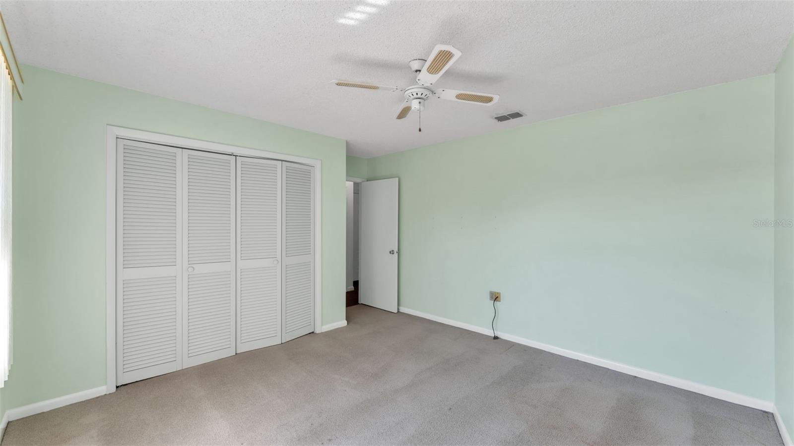 Image 22 of 38 For 487 Lake Carolyn Circle