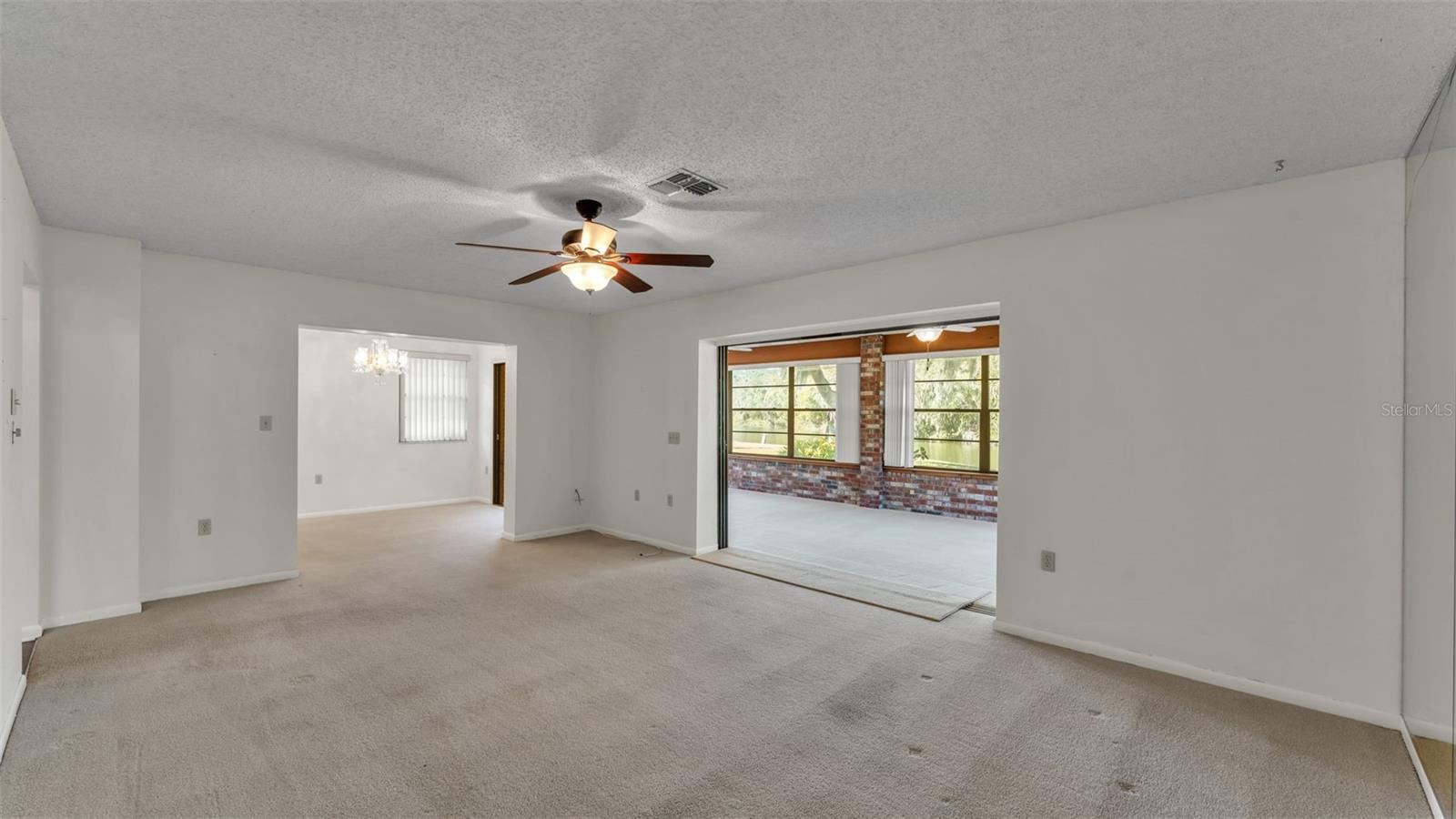 Image 26 of 38 For 487 Lake Carolyn Circle