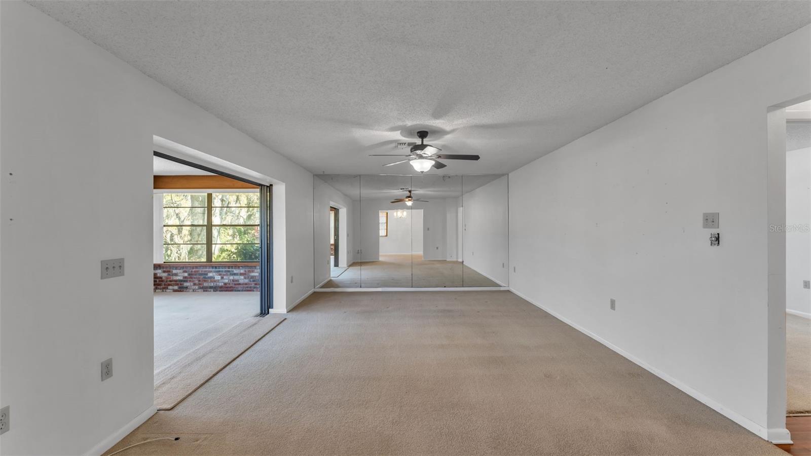 Image 27 of 38 For 487 Lake Carolyn Circle