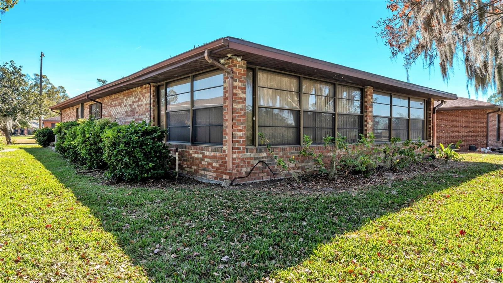 Image 33 of 38 For 487 Lake Carolyn Circle