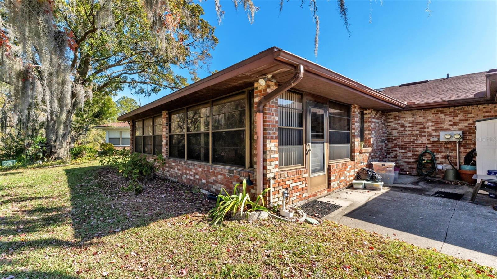 Image 34 of 38 For 487 Lake Carolyn Circle