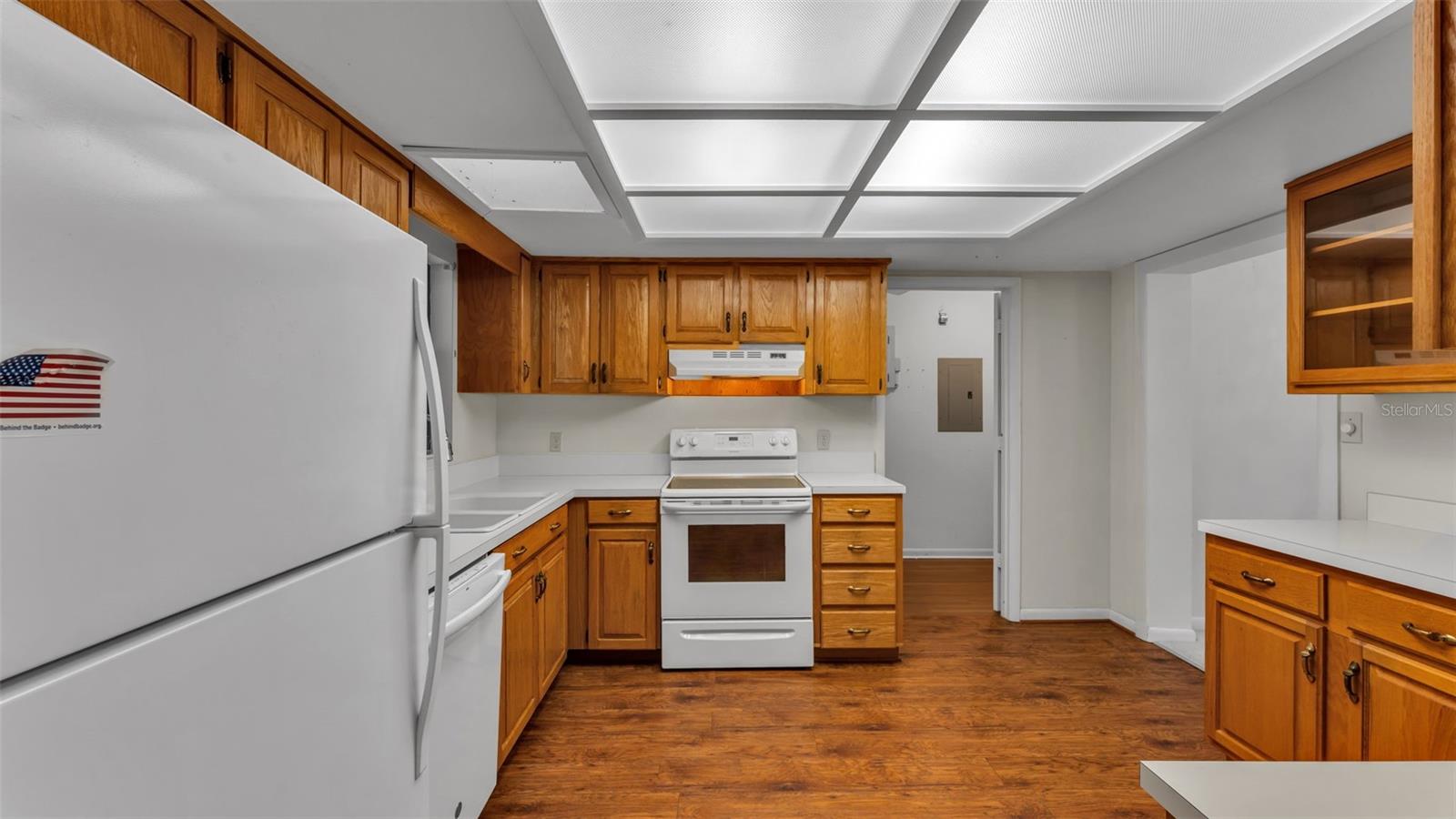 Image 8 of 38 For 487 Lake Carolyn Circle