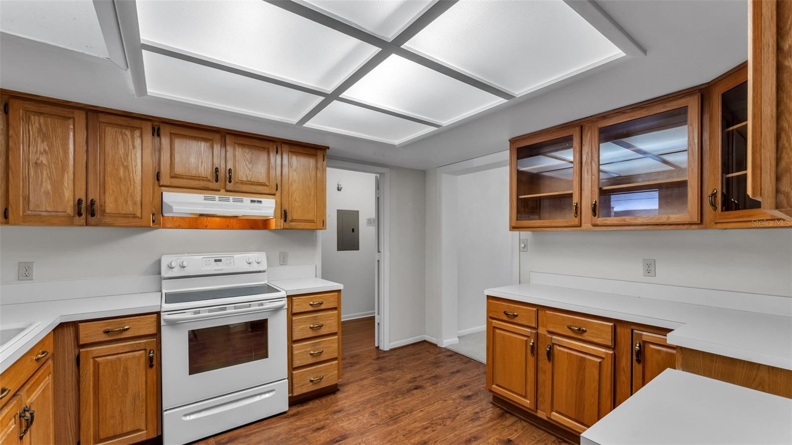 Image 9 of 38 For 487 Lake Carolyn Circle