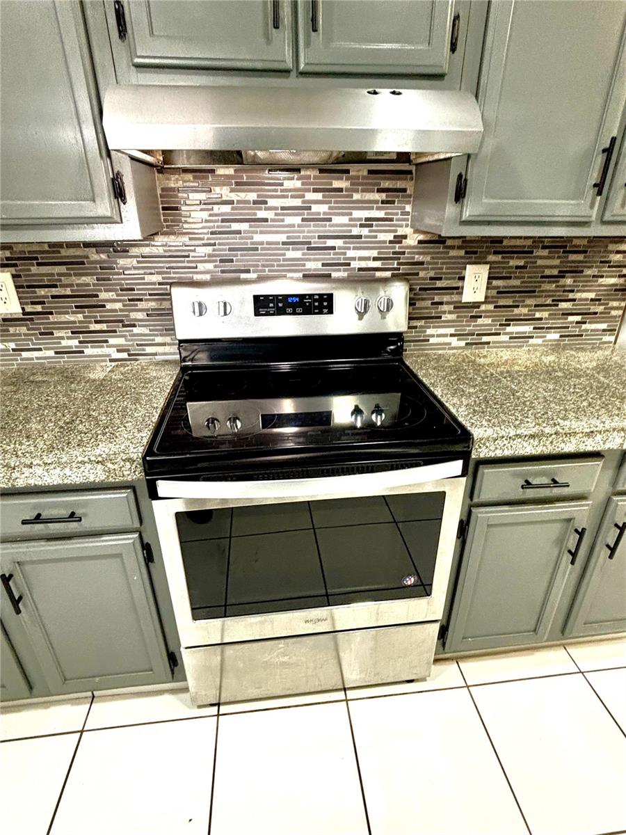 Image 16 of 47 For 2324 Creek Side Drive