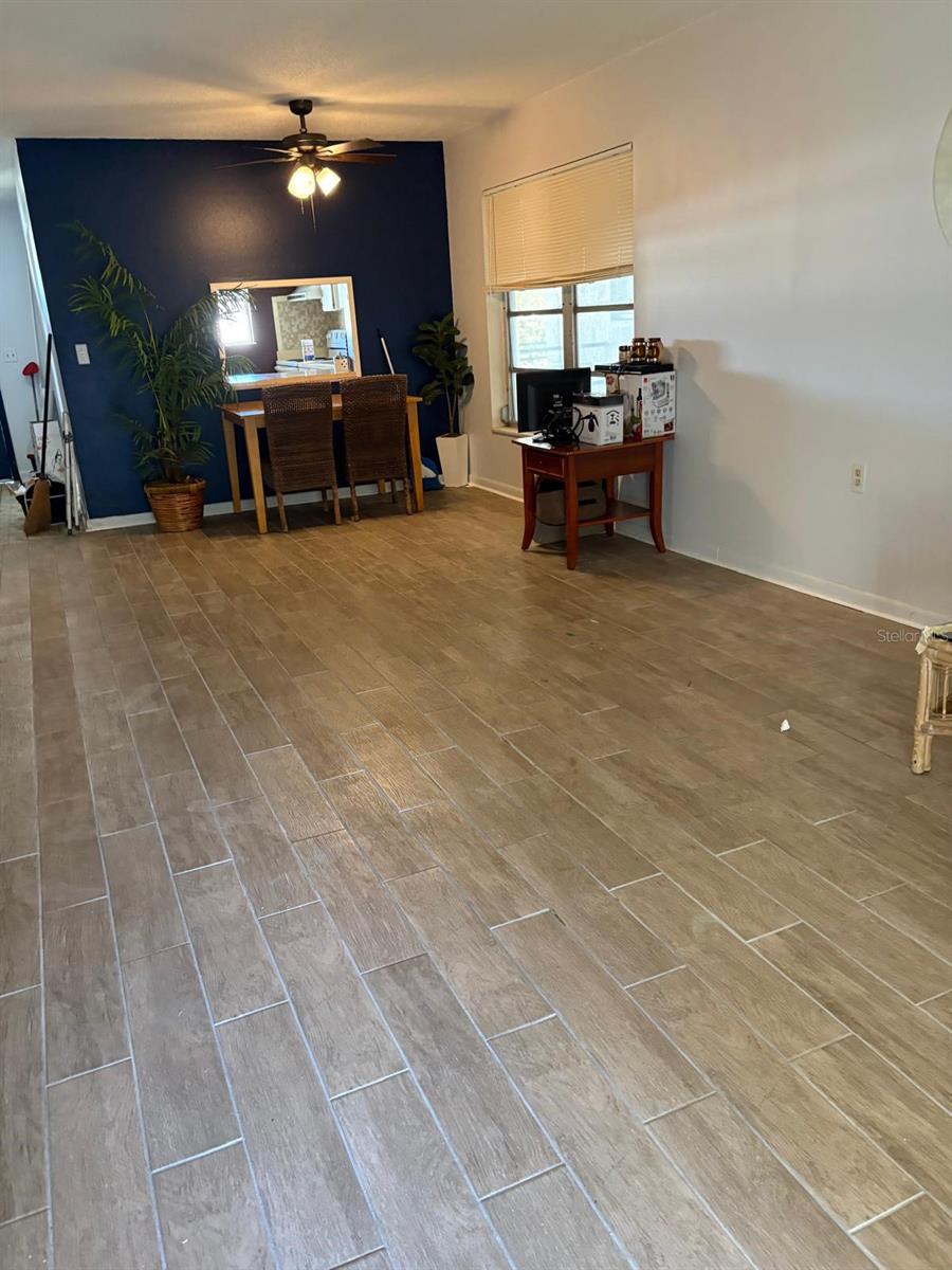 Image 3 of 26 For 1900 Kanner Highway 5-204