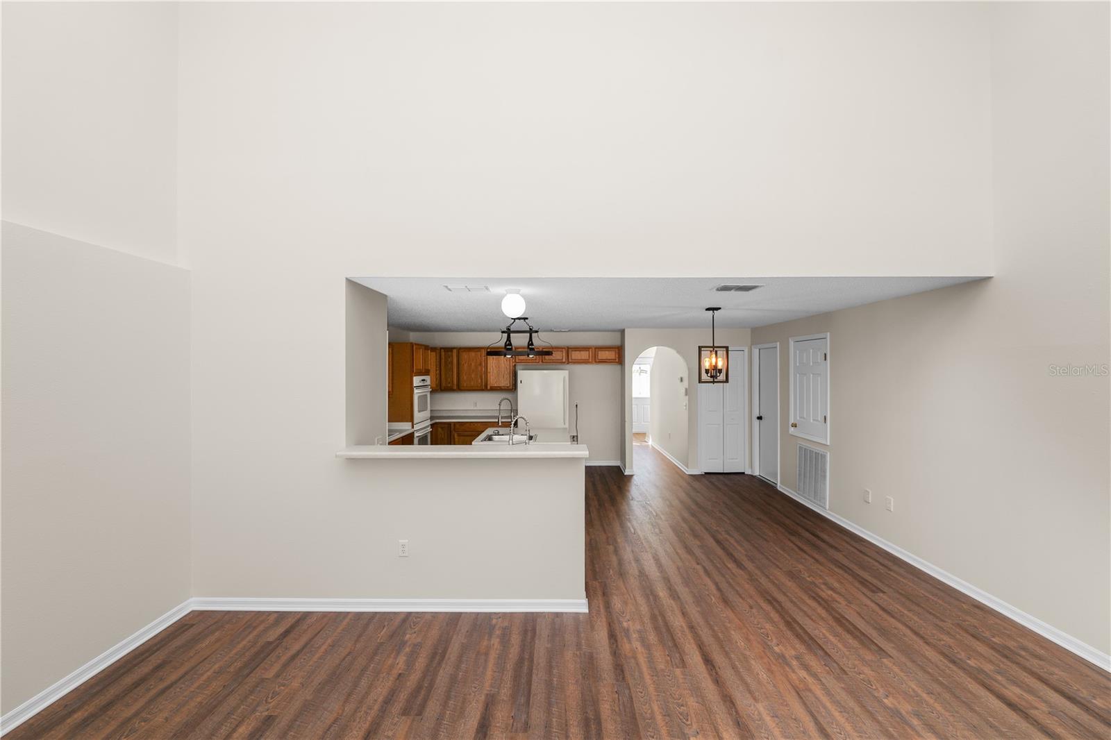 Listing photo id 17 for 3679 Wellington Lane