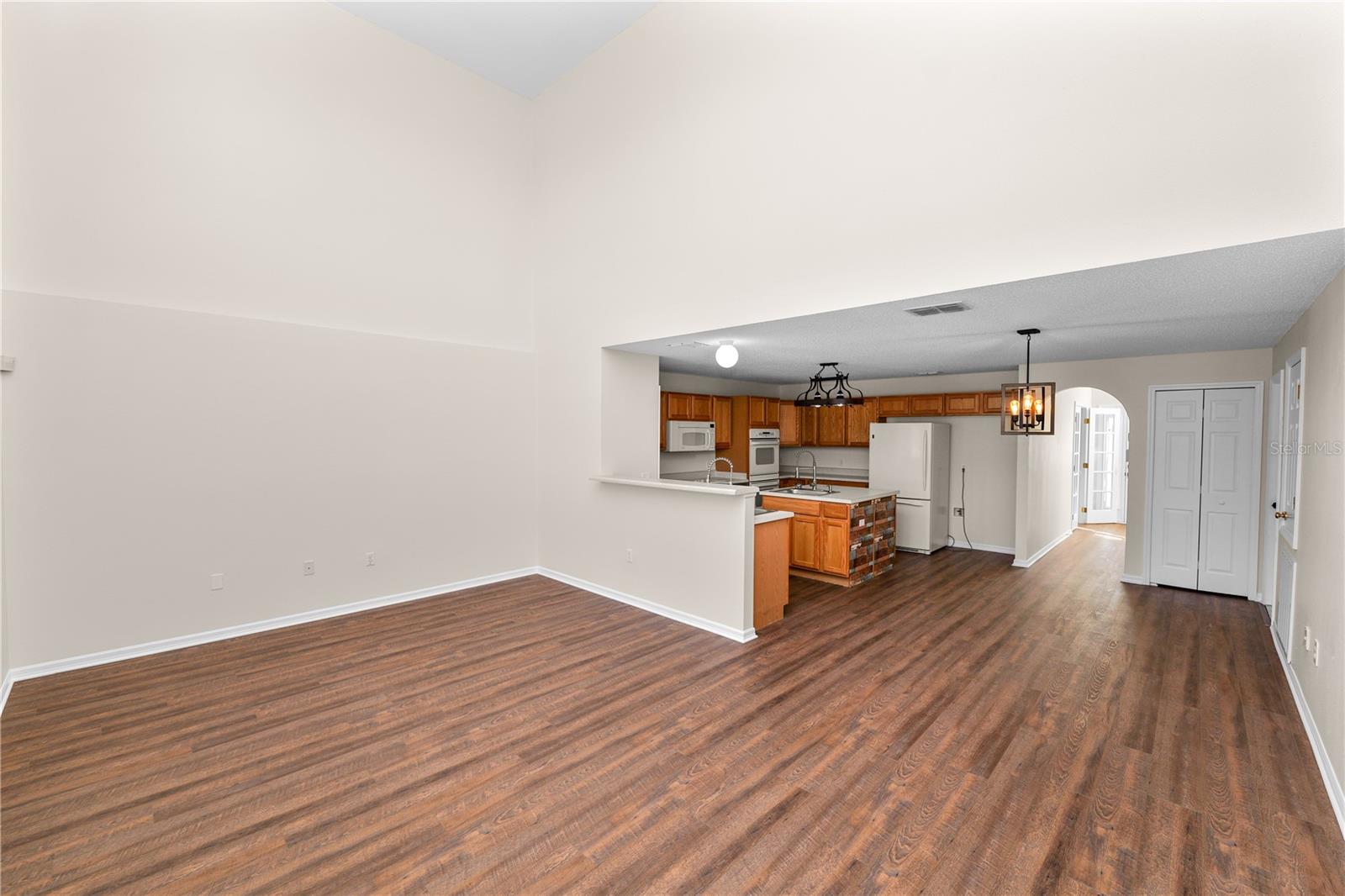 Listing photo id 19 for 3679 Wellington Lane