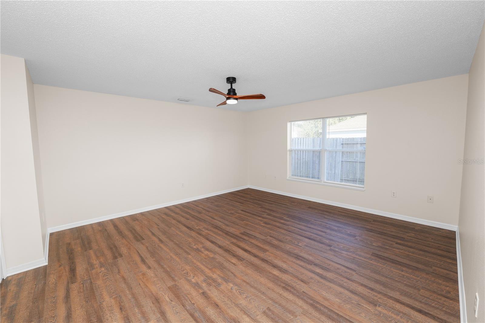 Listing photo id 23 for 3679 Wellington Lane