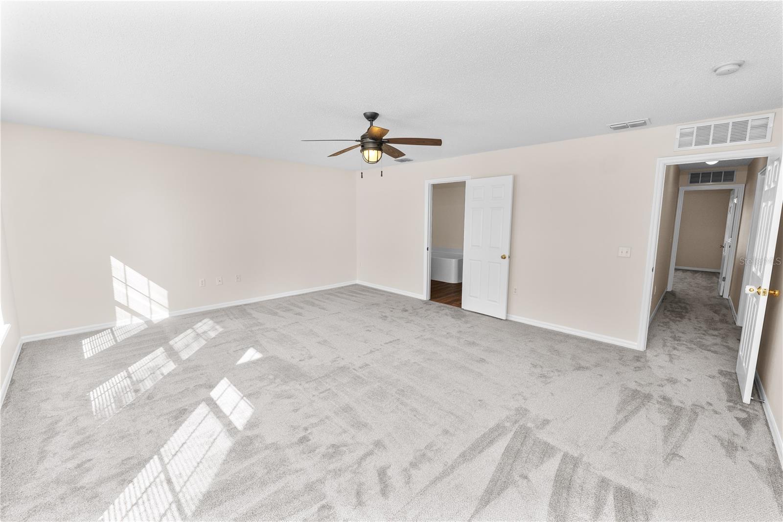 Listing photo id 31 for 3679 Wellington Lane