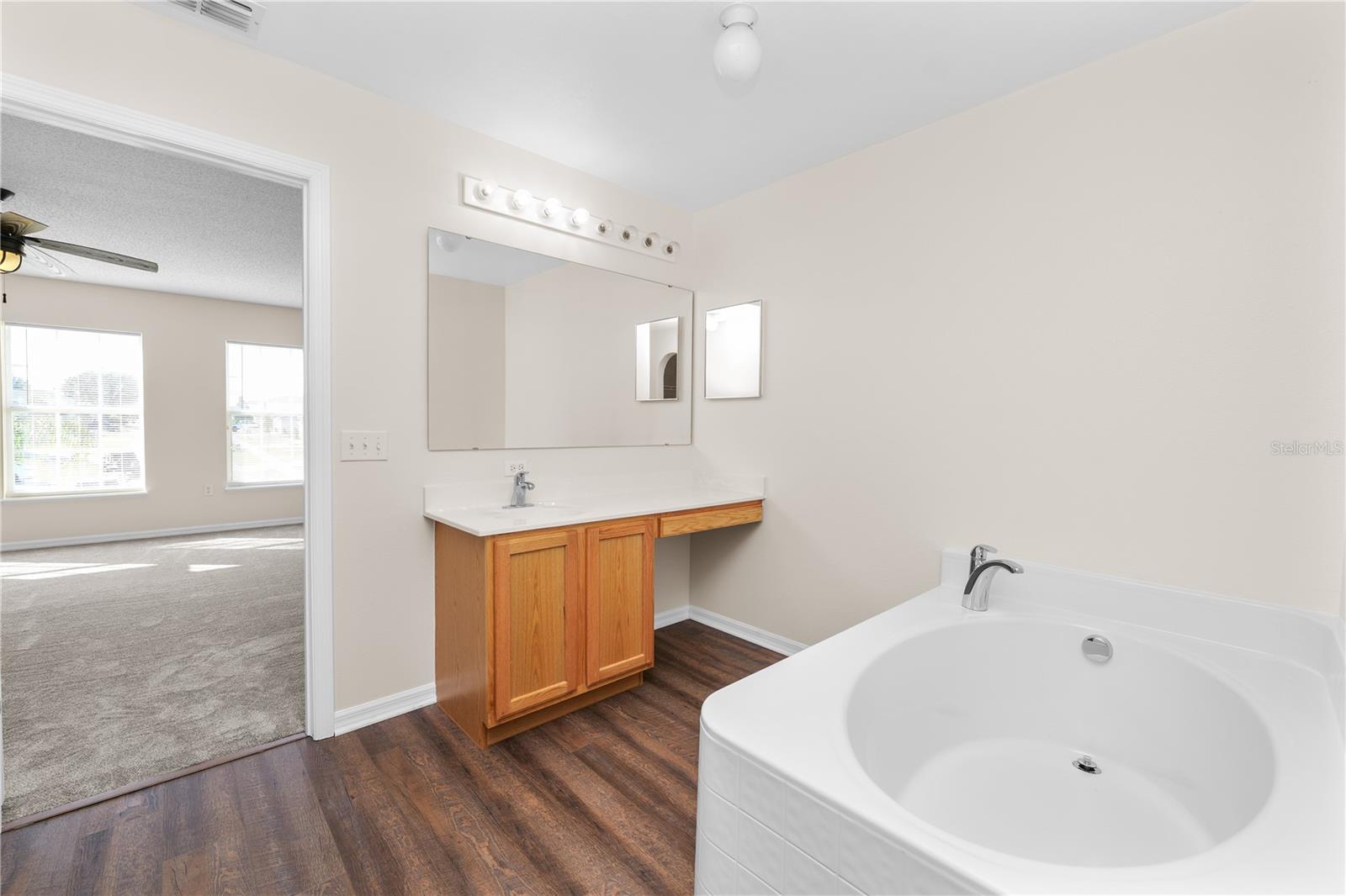 Listing photo id 32 for 3679 Wellington Lane