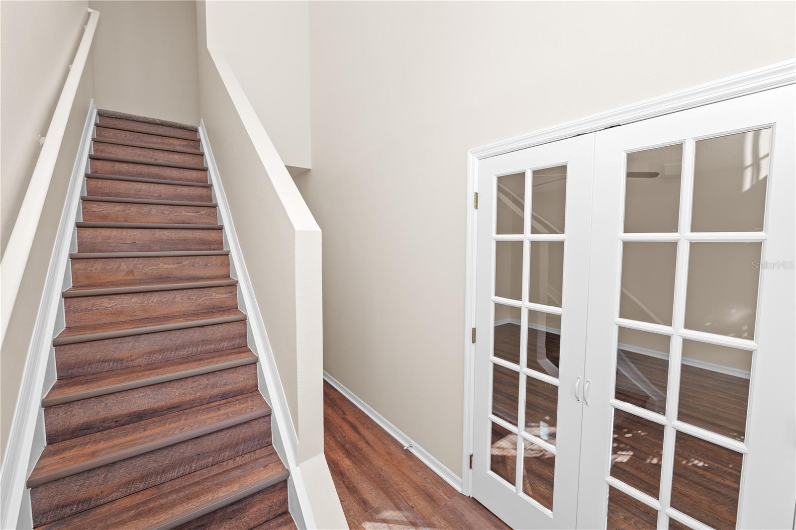 Listing photo id 2 for 3679 Wellington Lane