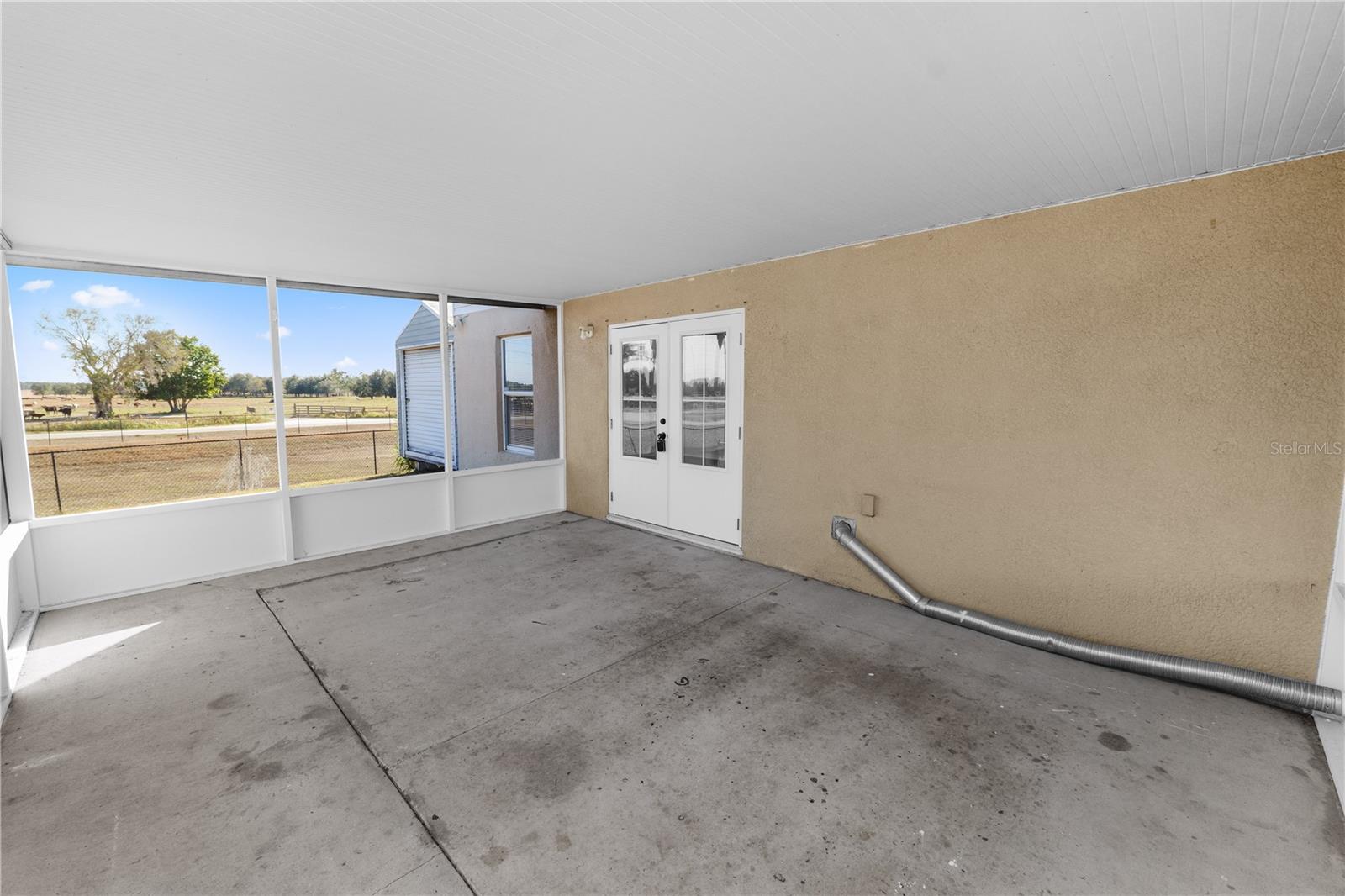 Listing photo id 44 for 3679 Wellington Lane