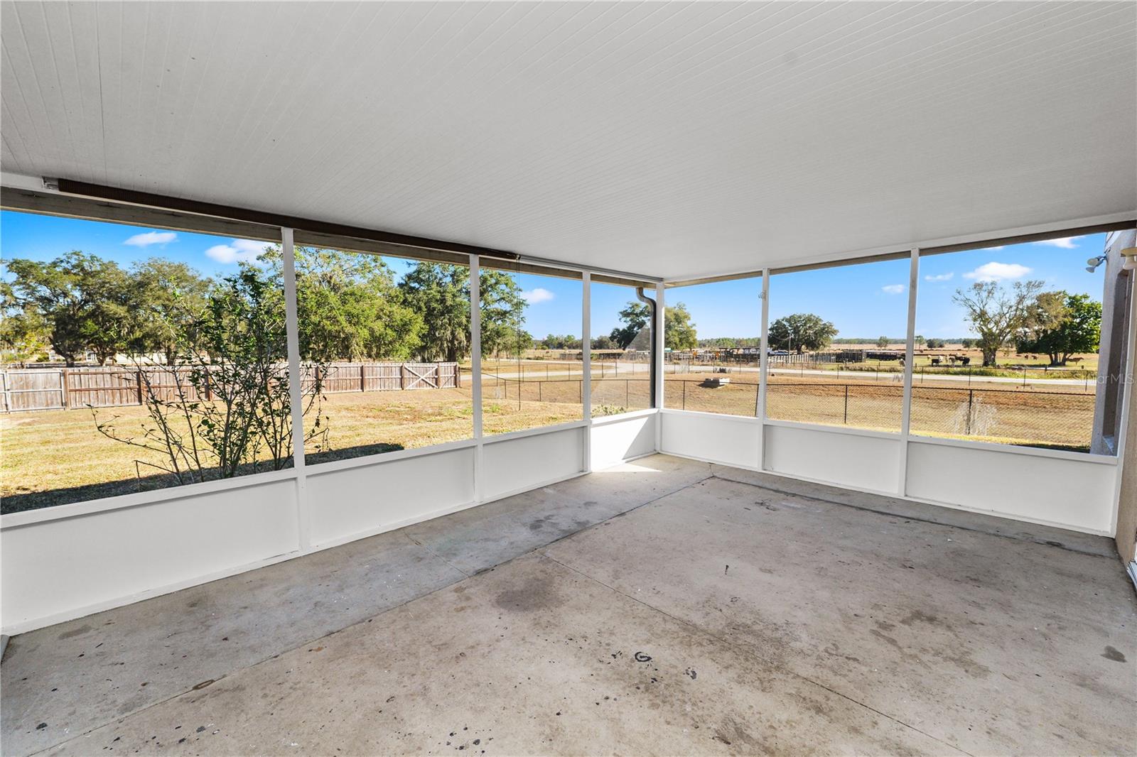 Listing photo id 45 for 3679 Wellington Lane