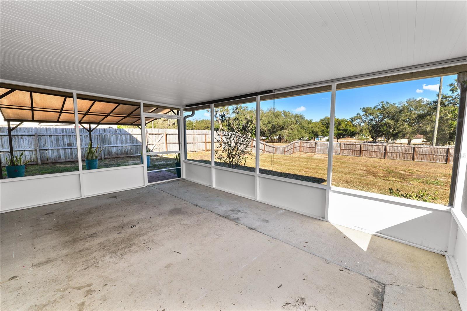 Listing photo id 46 for 3679 Wellington Lane