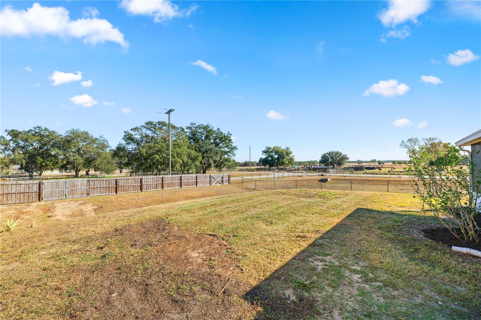 Listing photo id 52 for 3679 Wellington Lane