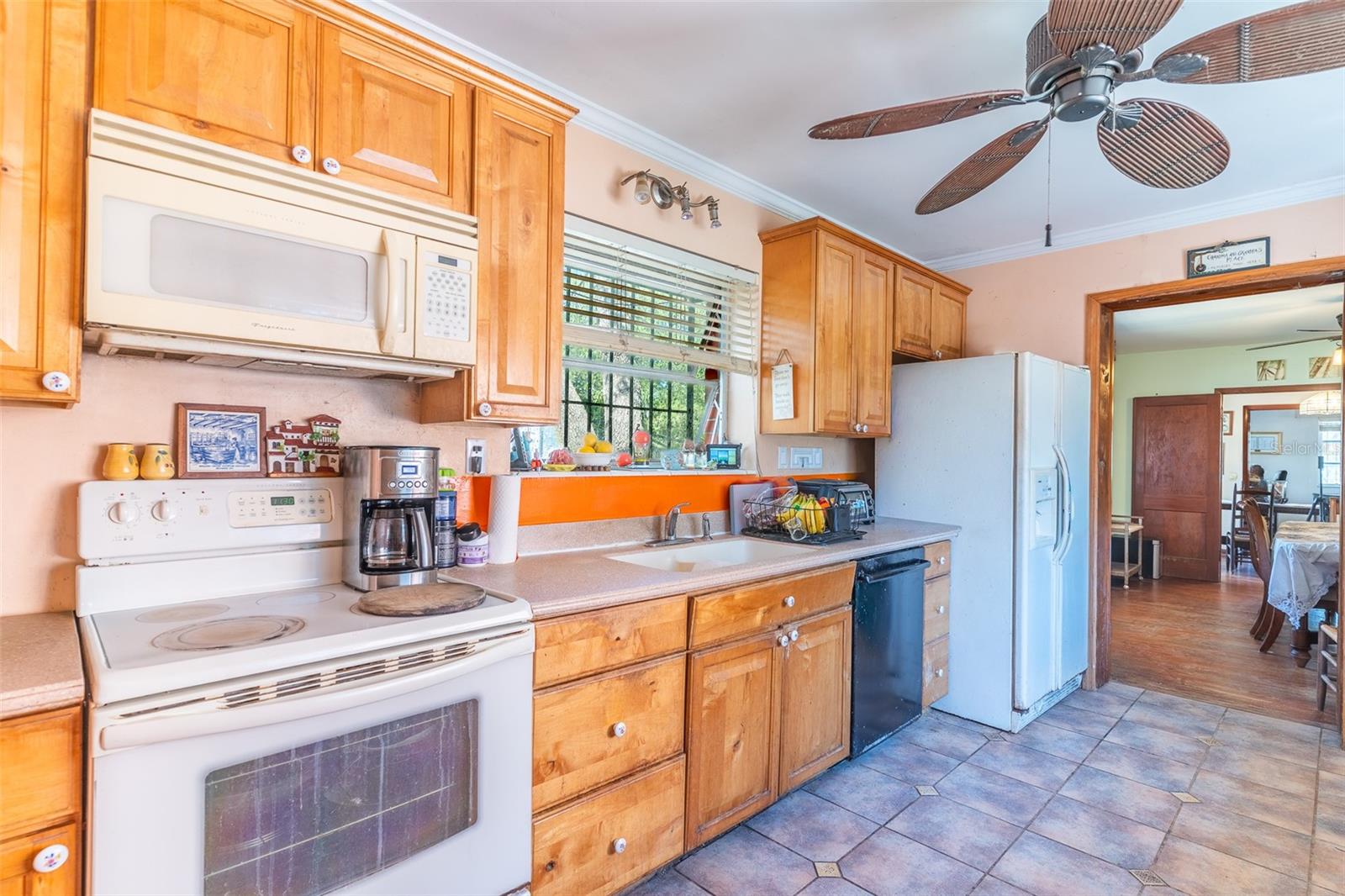 Image 10 of 50 For 3655 Scenic Highway