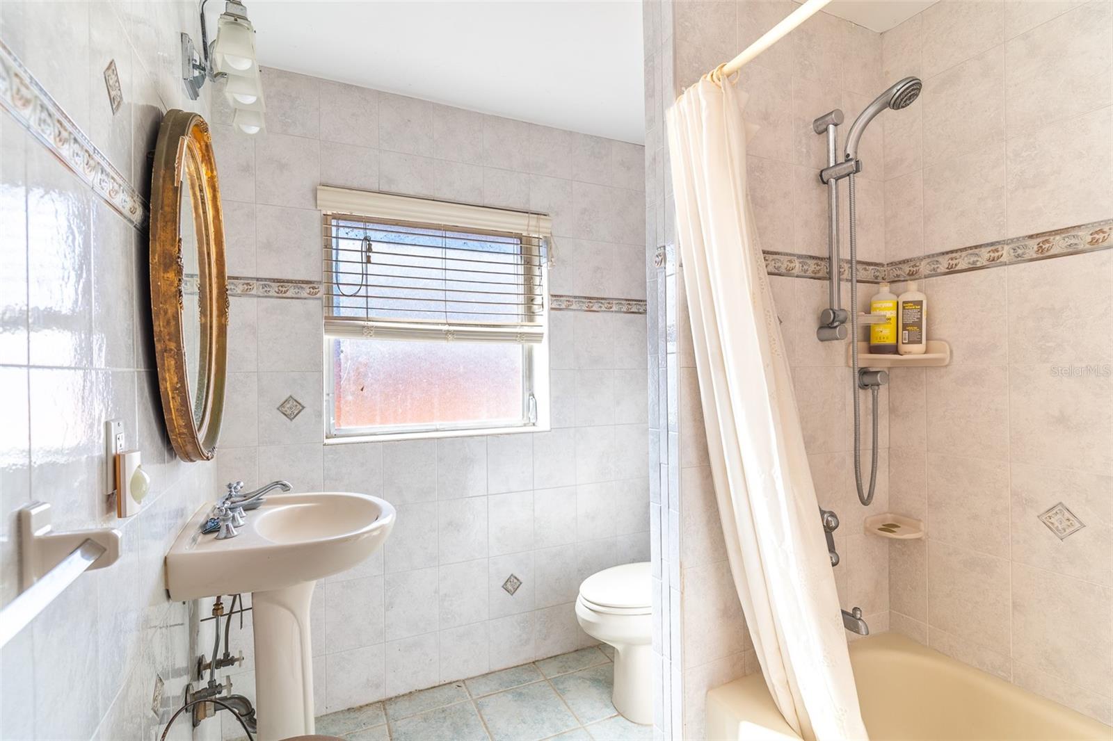 Image 17 of 50 For 3655 Scenic Highway