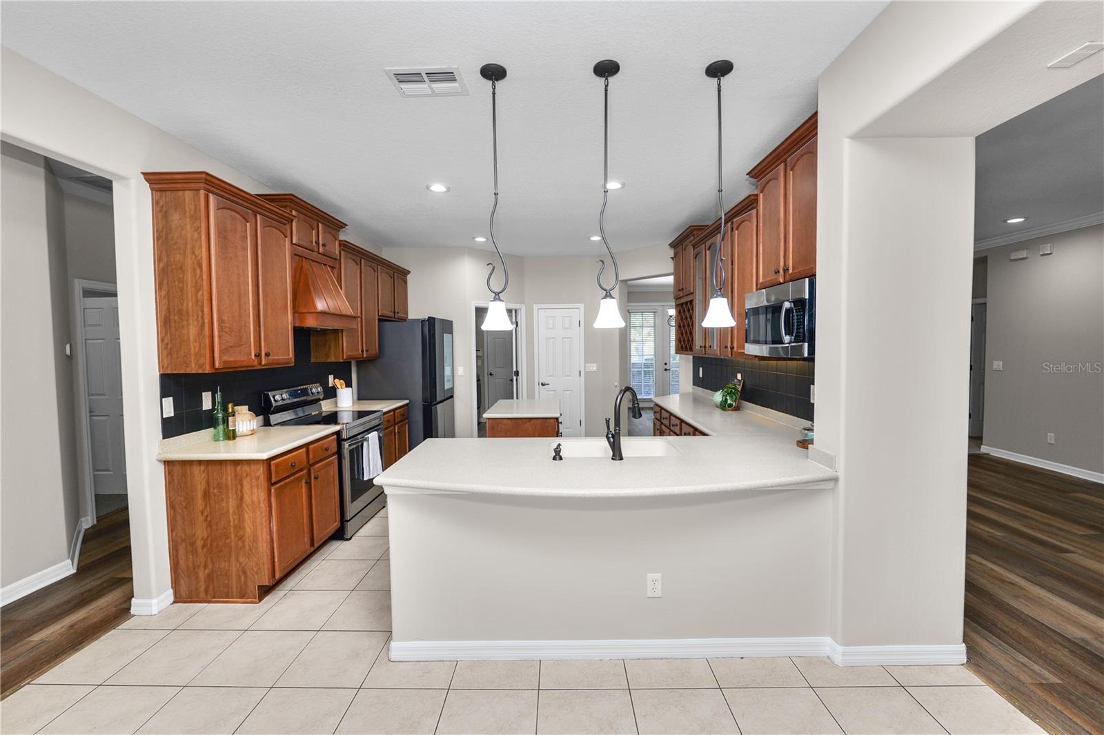 Image 12 of 69 For 448 Oak Landing Boulevard