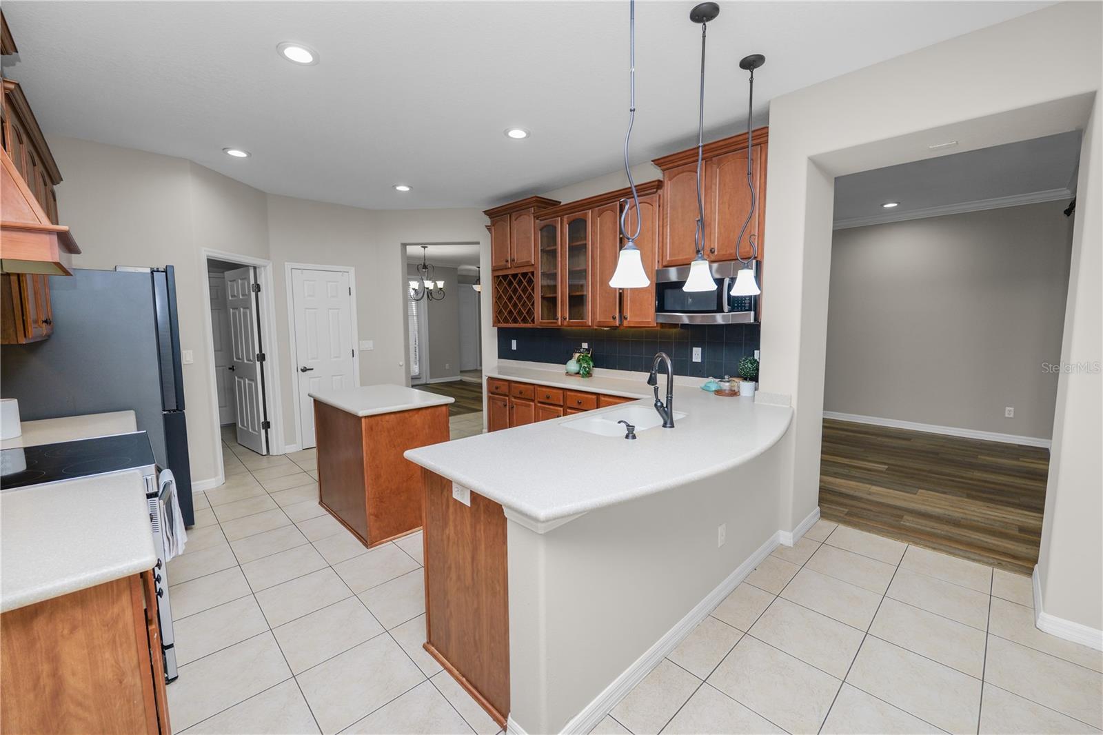 Image 13 of 69 For 448 Oak Landing Boulevard